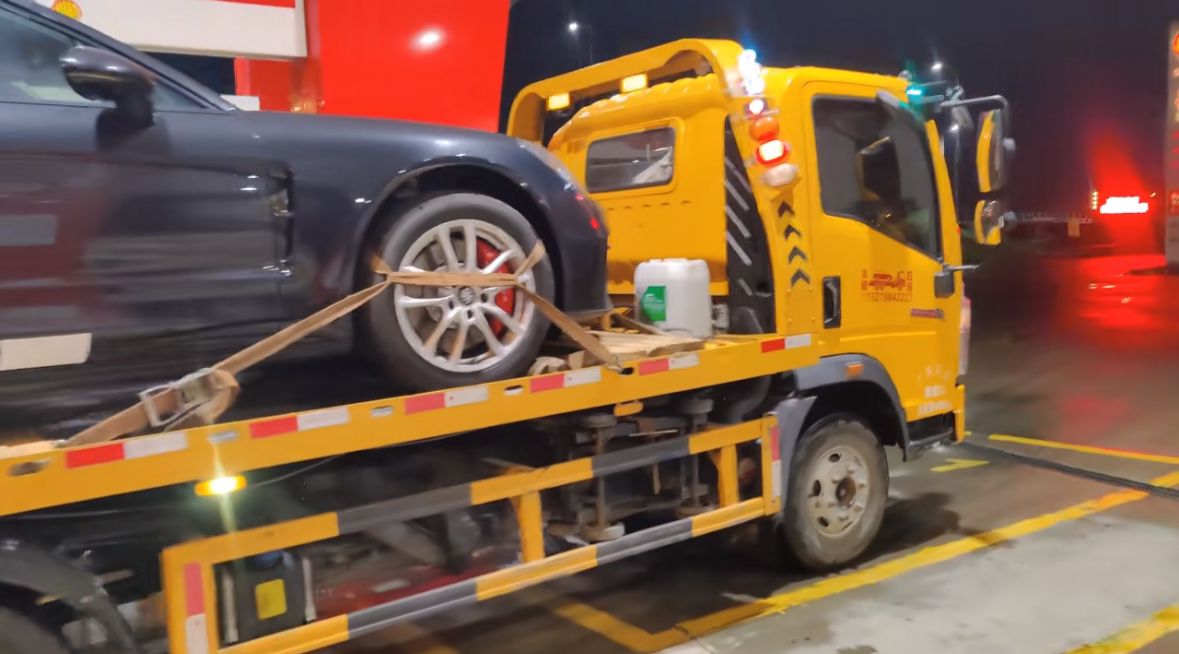 昆明行车途中遇到突发状况该如何呼叫道路救援？